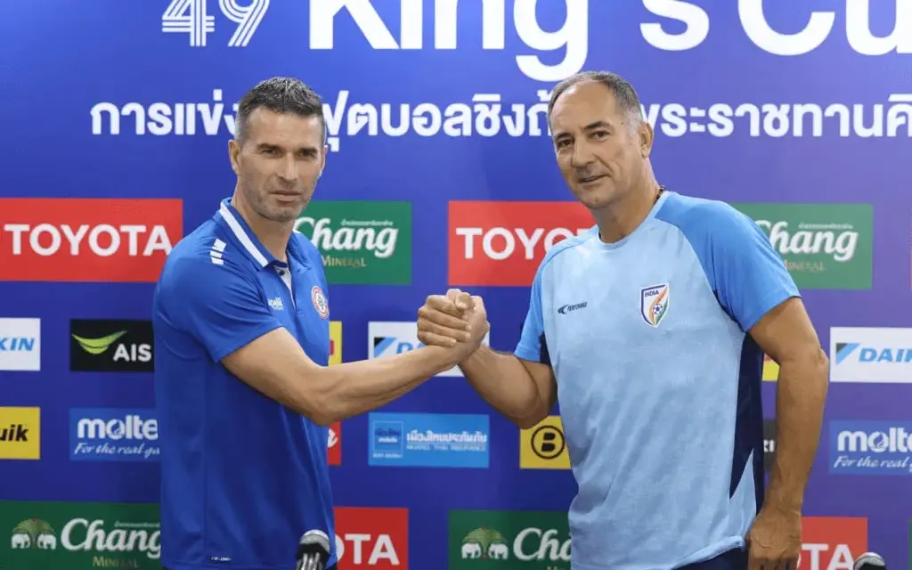 Lebanon coach Aleksandar Ilic (left of the image) shaking hands with Indian Coach Igor Stimac after the pre-match press conference | Sportz Point