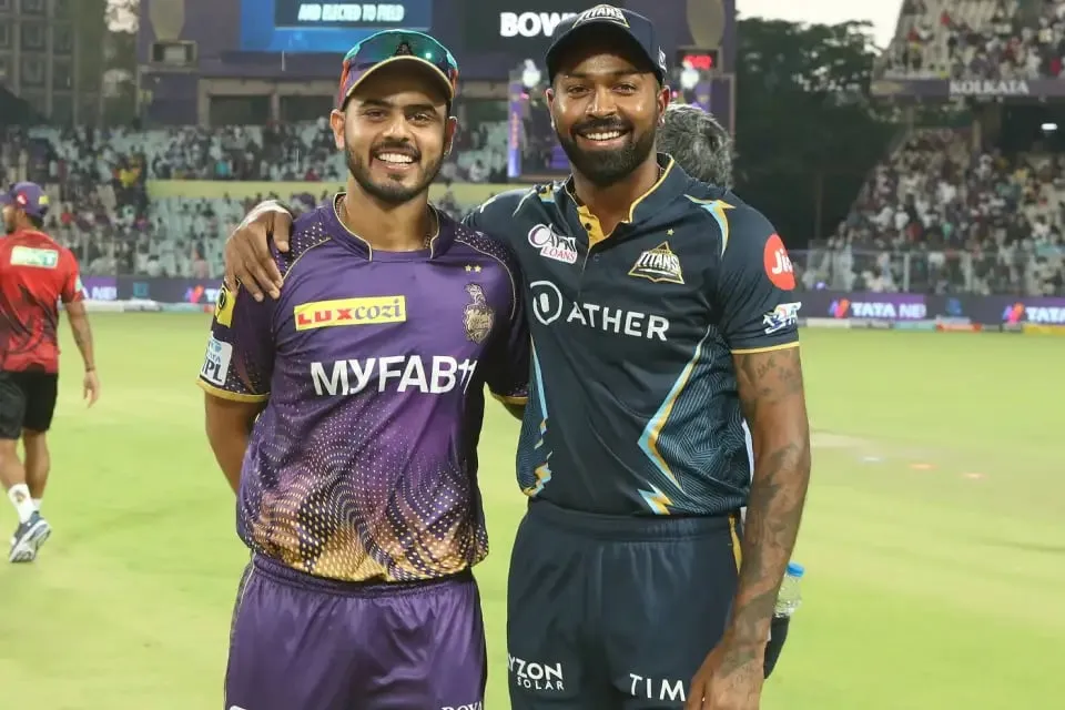 Nitish Rana and Hardik Pandya pose after the toss | Sportz Point