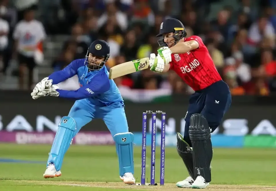 T20 World Cup 2022 | Jos Buttler hits one for the boundary in the opening over against Bhubneshwar Kumar. | Sportz Point
