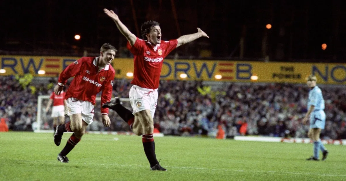United's Mark Huges celebrating his goal in the first-ever Manchester Derby of Premier League.  Image | Planet Football.