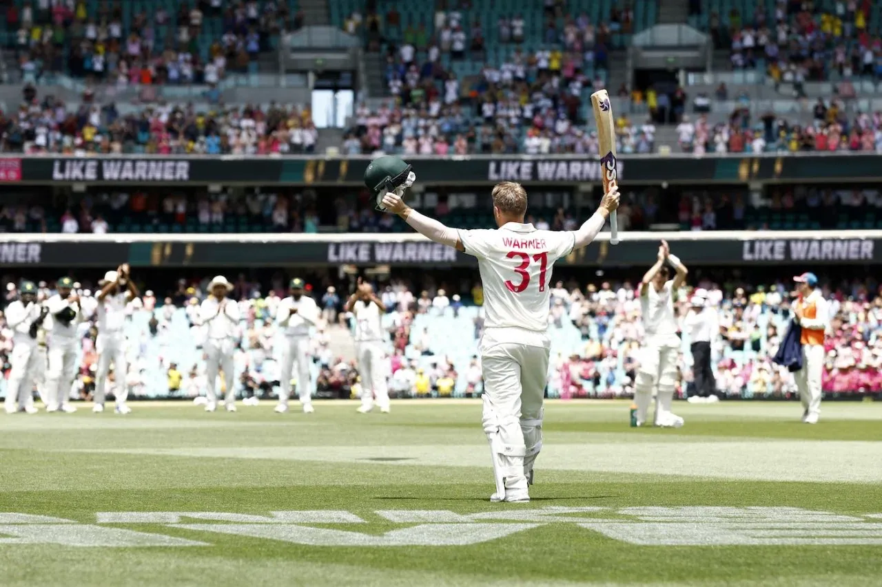 David Warner walking back to the dressing room after his final test against Pakistan.  Image | Getty Images