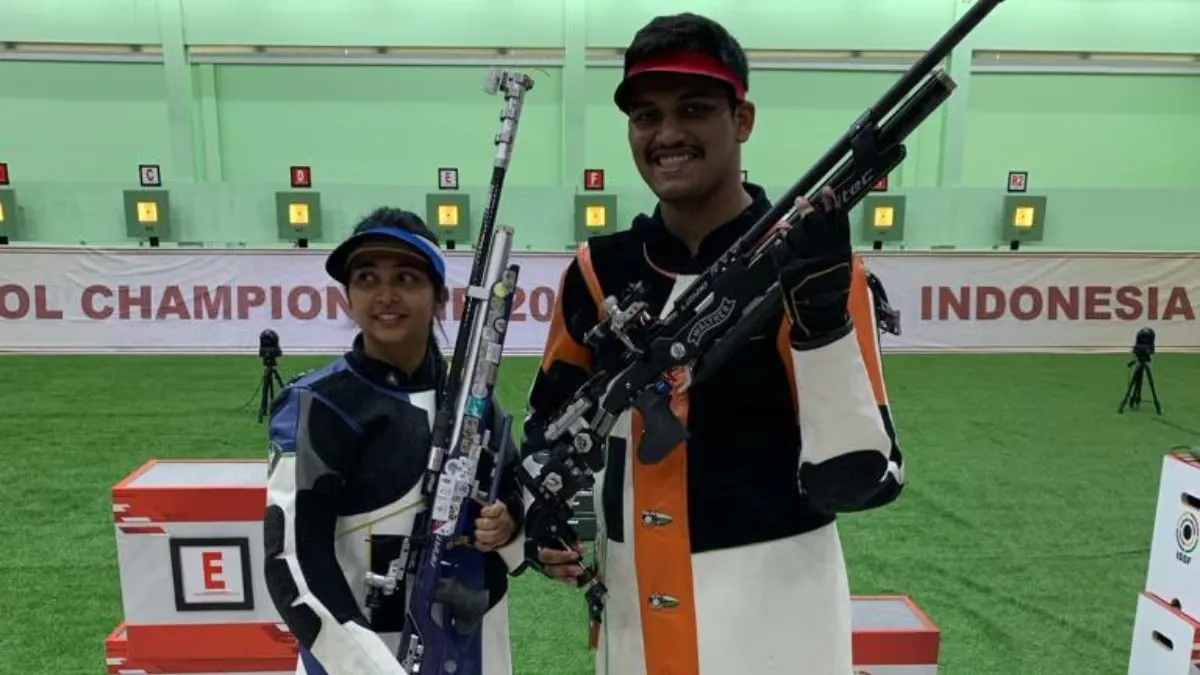 Rudrankksh Patil and Mehuli Ghosh clinched gold in the 10m air rifle mixed team event of the Asian Shooting Championships 2024. Image- News18  