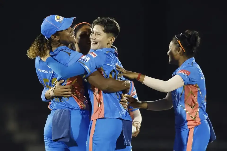 WPL 2023: Issy Wong is congratulated by her team-mates after Alice Capsey's wicket | Sportz Point 