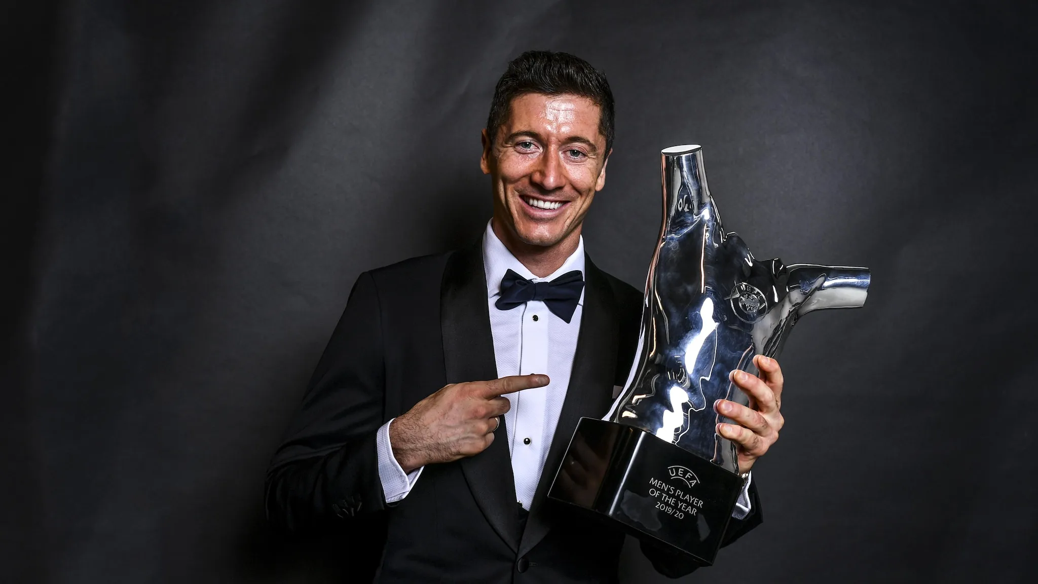 Robert Lewandowski wins UEFA Men's Player of the Year award in 2019/20 | SportzPoint 