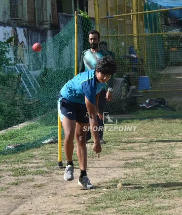Titas Sadhu, Bengal Women's Cricketer bowling | Sportz Point