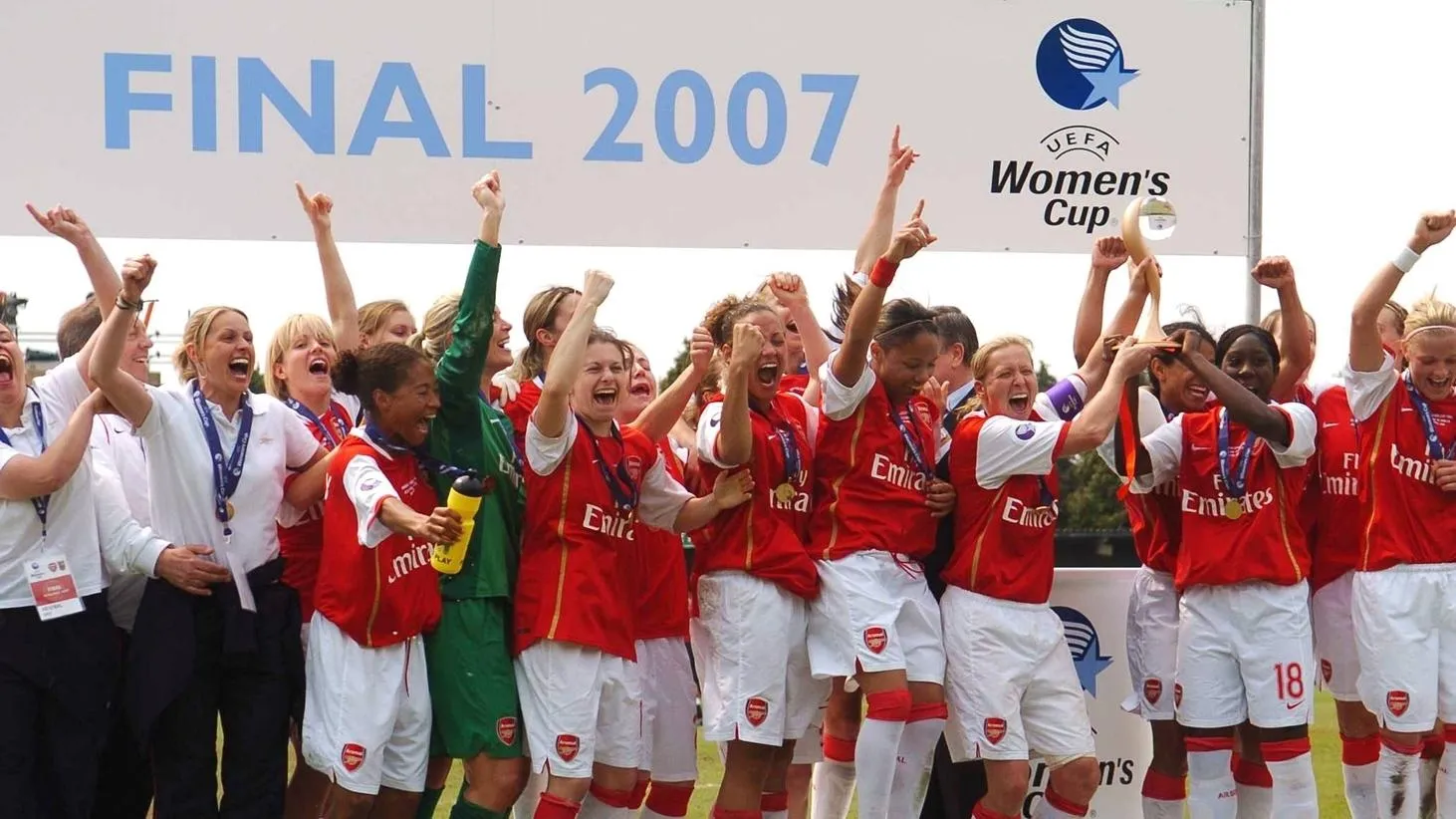 Arsenal women winning team - SportzPoint