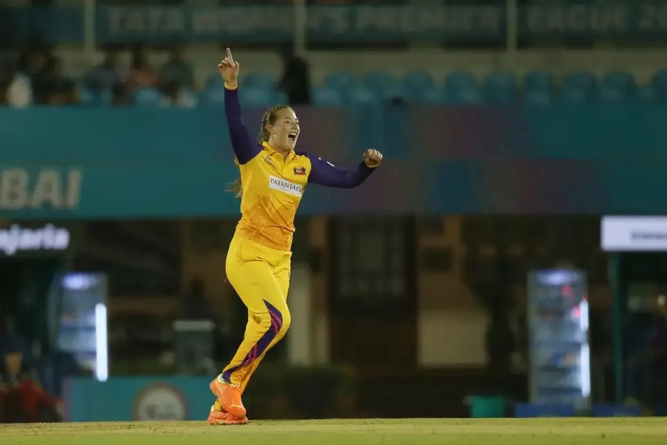 WPL 2023: Sophie Ecclestone celebrating after claiming four crucial wickets | Sportz Point