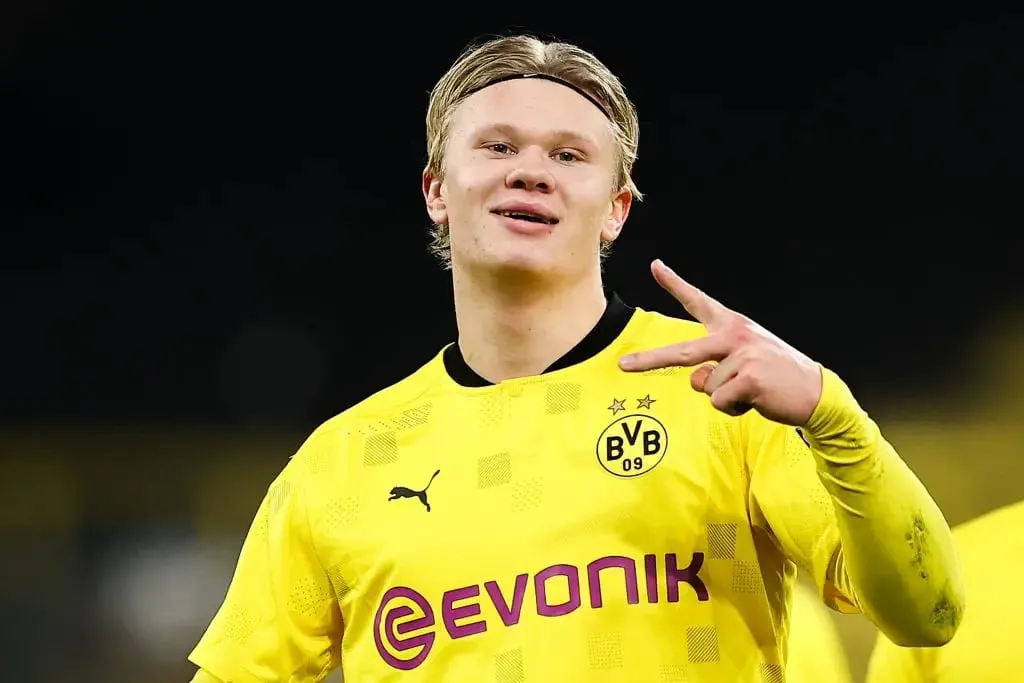 Dortmund Director Shuts down Erling Haaland to PSG rumours | SportzPoint