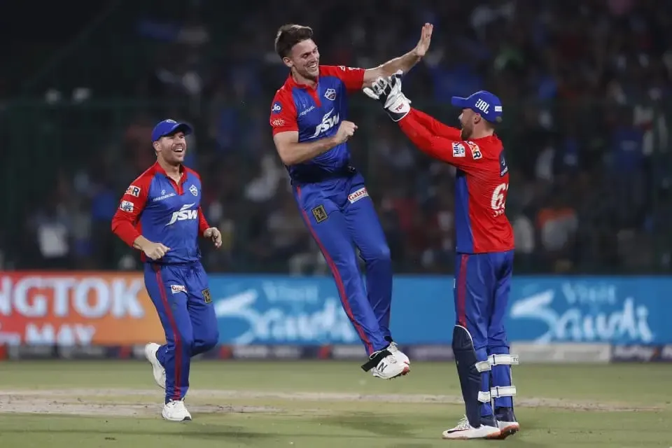 DC vs RCB: Mitchell Marsh got Glenn Maxwell out for a first-ball duck | Sportz Point