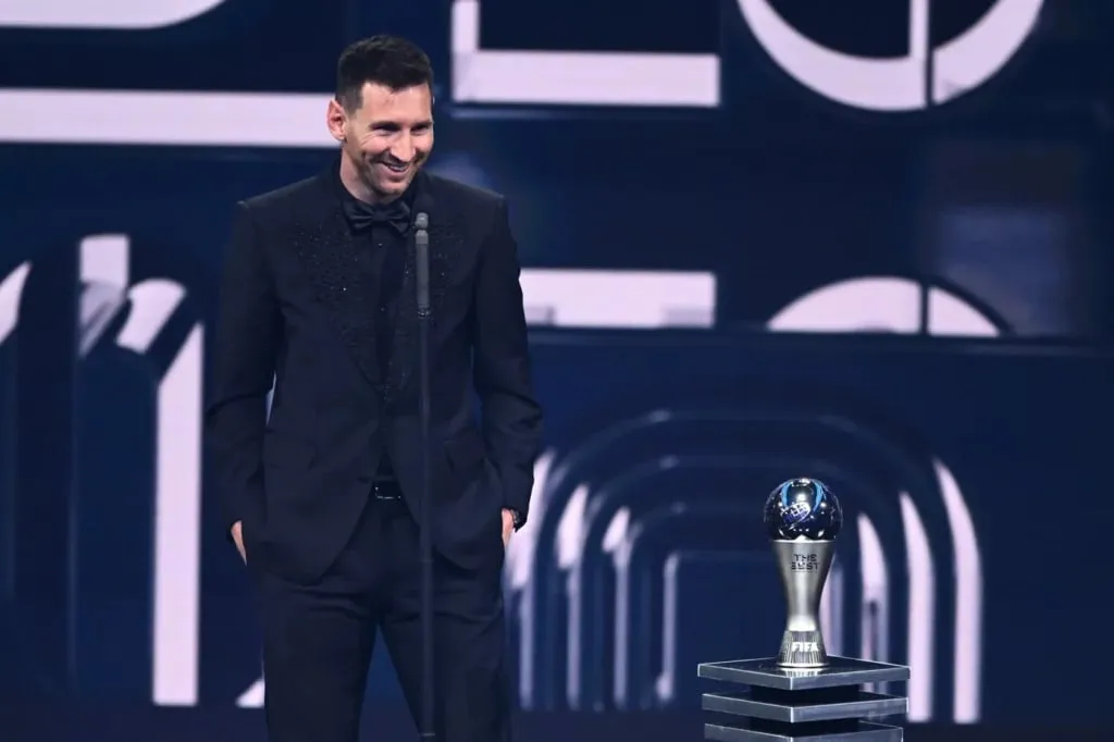 Lionel Messi with The Best FIFA Men's Player Award 2022 | Sportz Point