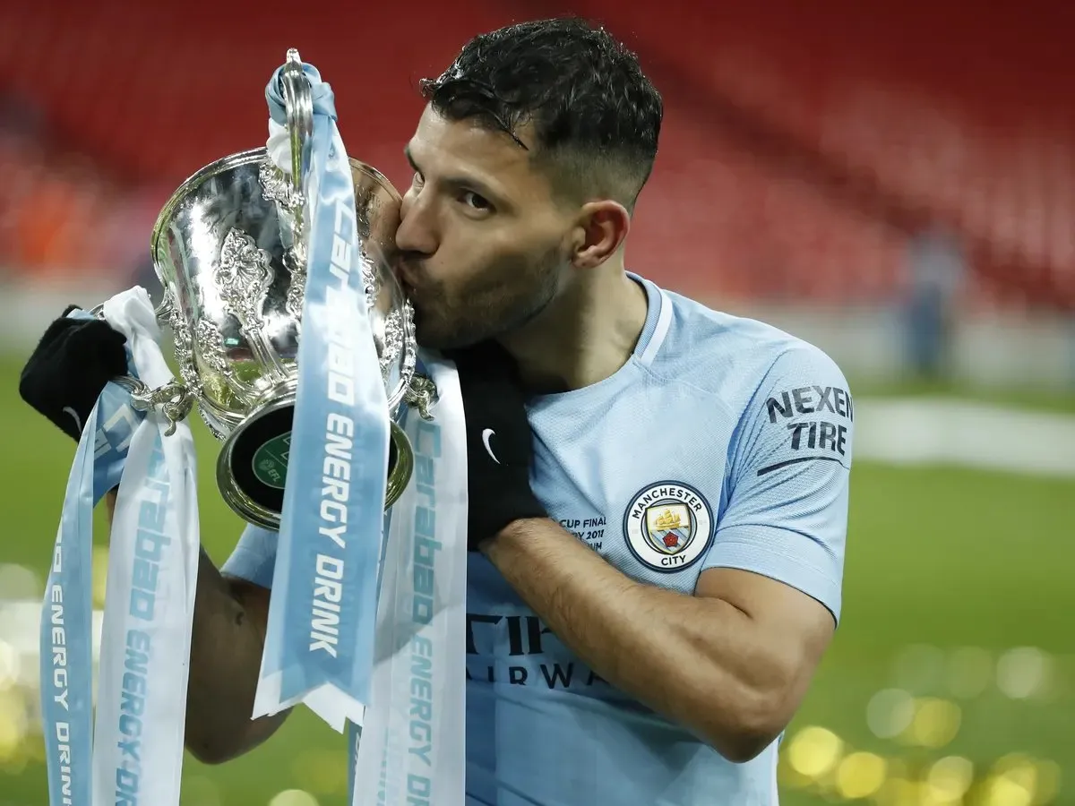 Sergio Aguero with the 2018 Carabao Cup title.  Image | The Guardian
