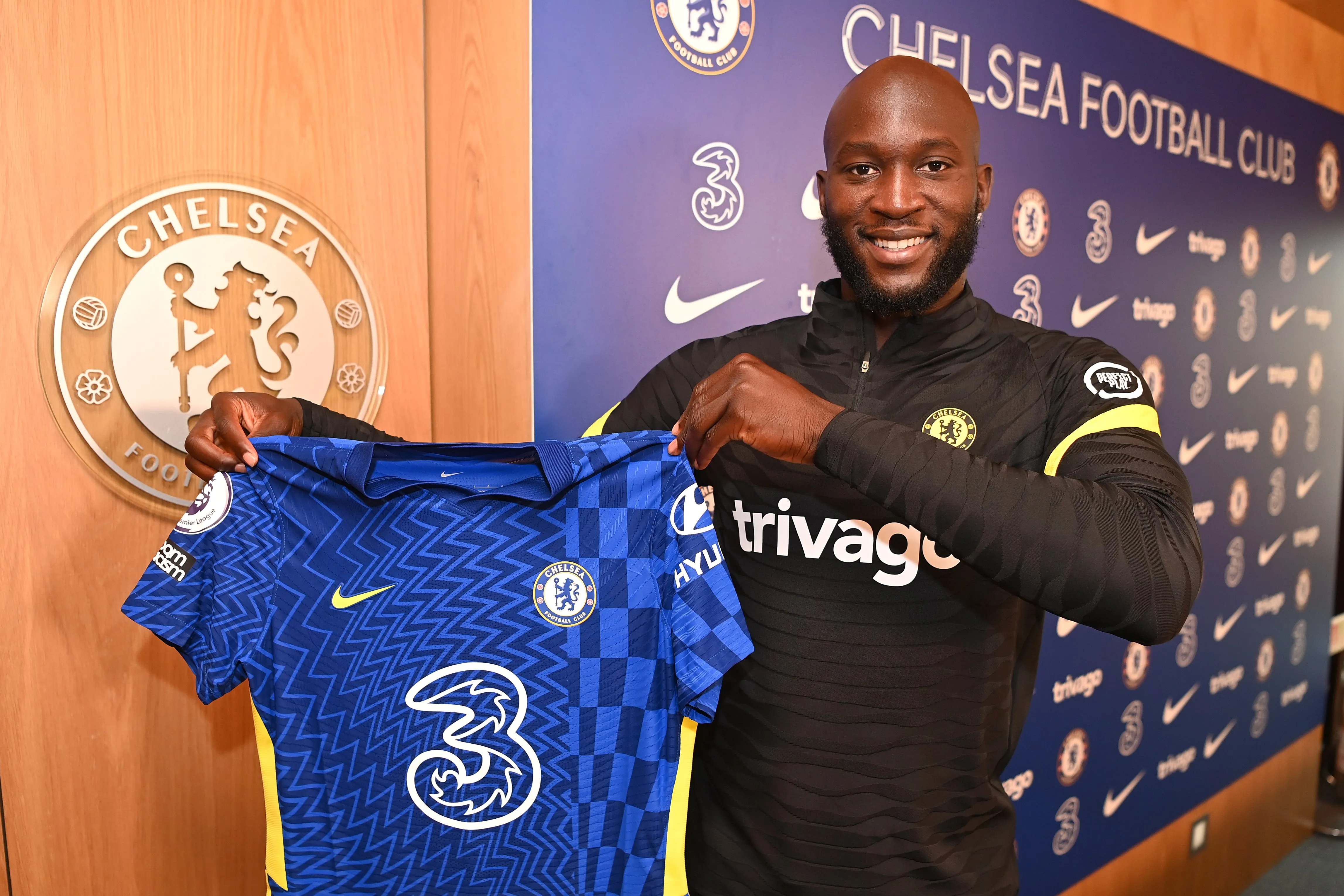 Romelo Lukaku's transfer can be considered as one of the craziest ever in the Football transfer window 2021 | SportzPoint