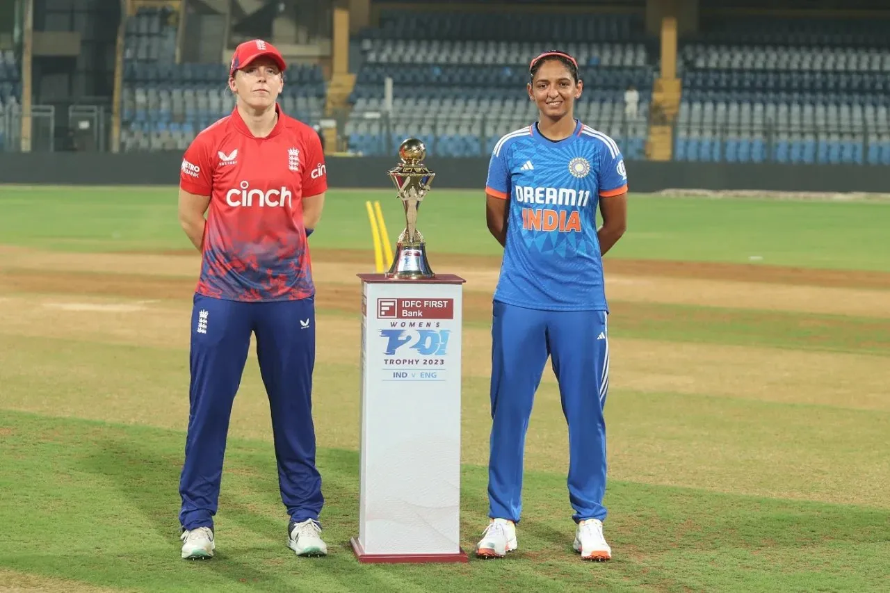 Heather Knight and Harmanpreet Kaur with the Trophy ahead of the INDW vs ENGW 1st T20I in Mumbai.  Image | Getty