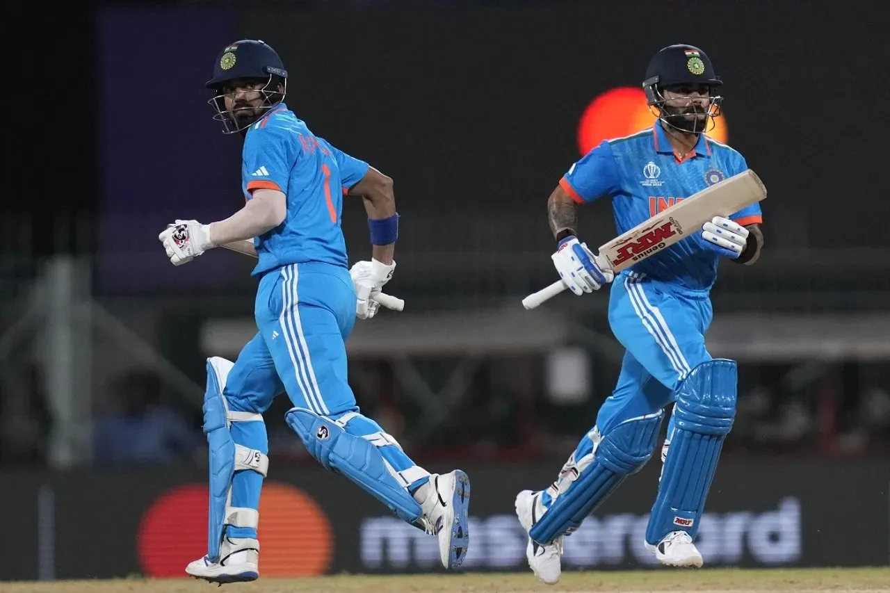 Virat Kohli and KL Rahul stabilise India's inning after three early wickets in first two overs against Australia.  Image: Asociatted Press