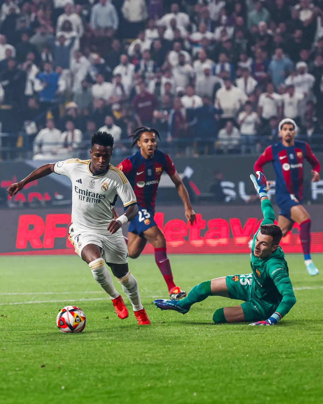 The moment Vinicius Jr went around Pena for the first goal of the match.  Image | Real Madrid