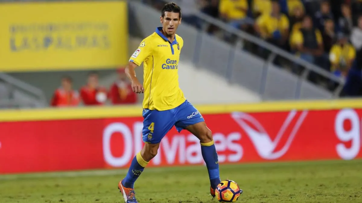 Kerala Blasters sign Spanish midfielder Vicente Gómez - The Away End