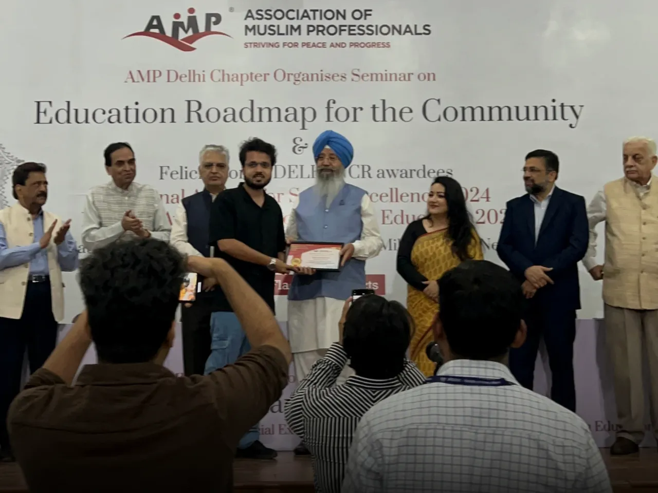 Hammad Rahman Receiving Award