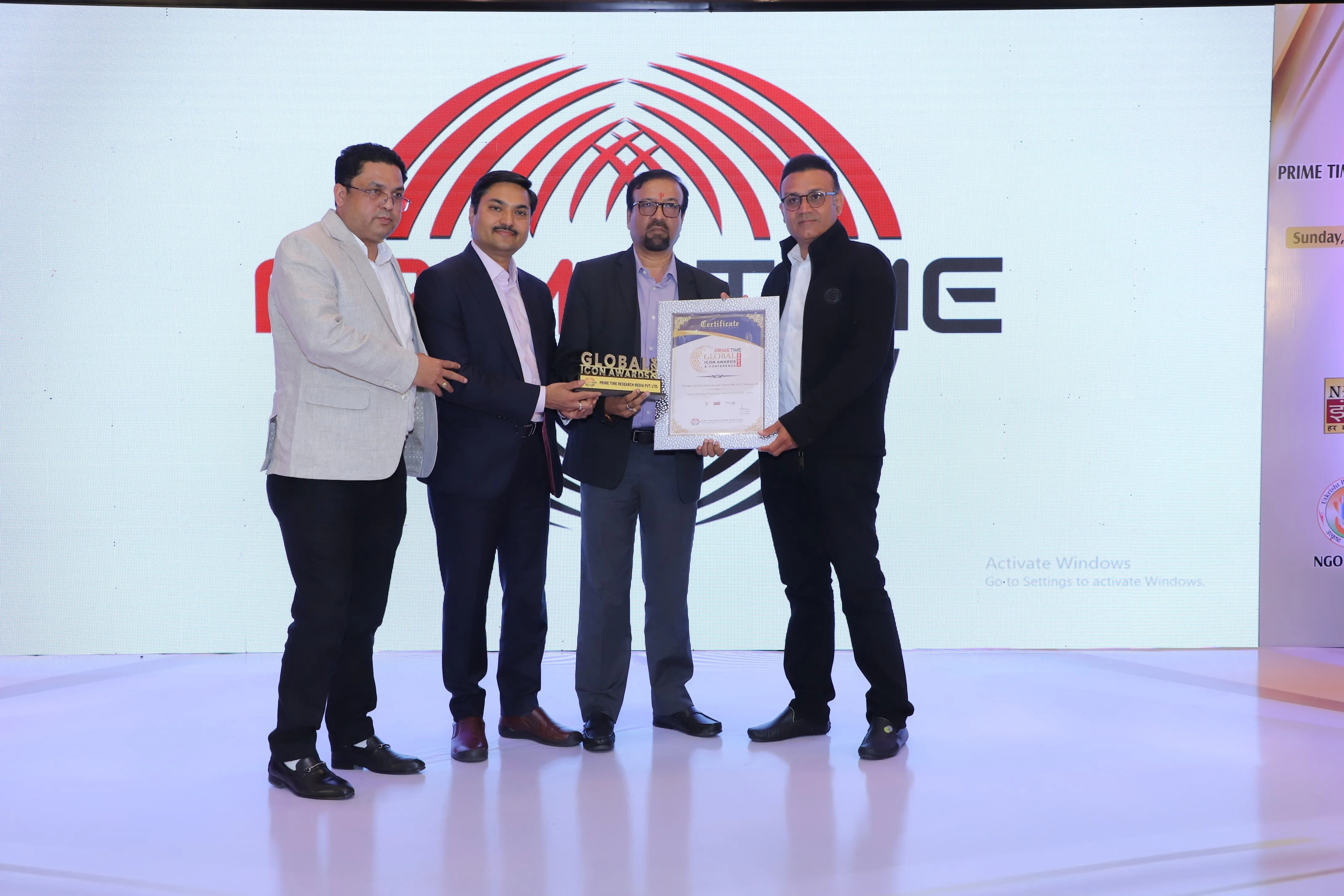 Jagdish Bhatt Receiving Award
