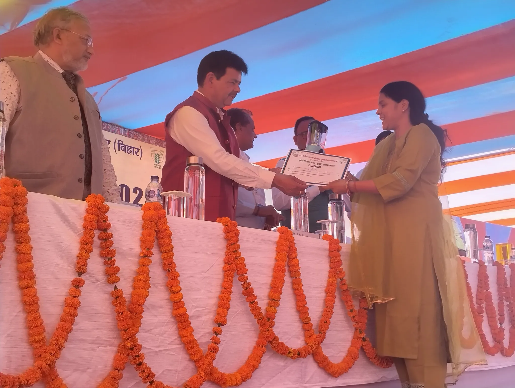 Rama Kumari receiving the Progressive Farmer Award from Krishi Vigyan Kendra