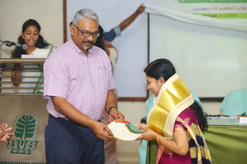 Sumila Jayaraj receiving award