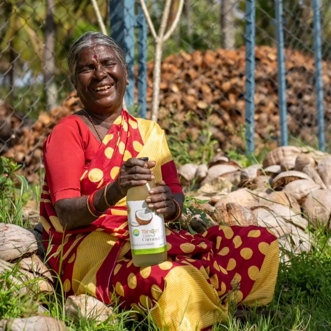 Tengin Coconut Oil in a Farmer hand