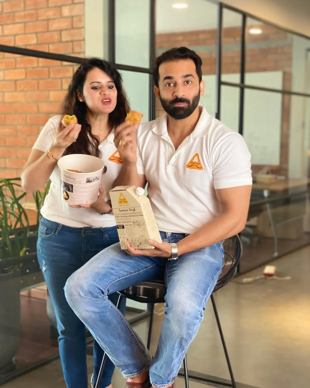 Rs 12 lakh Per Day Earned By Selling Samosas: Bengaluru Couple Leave Jobs  To Sell Snacks