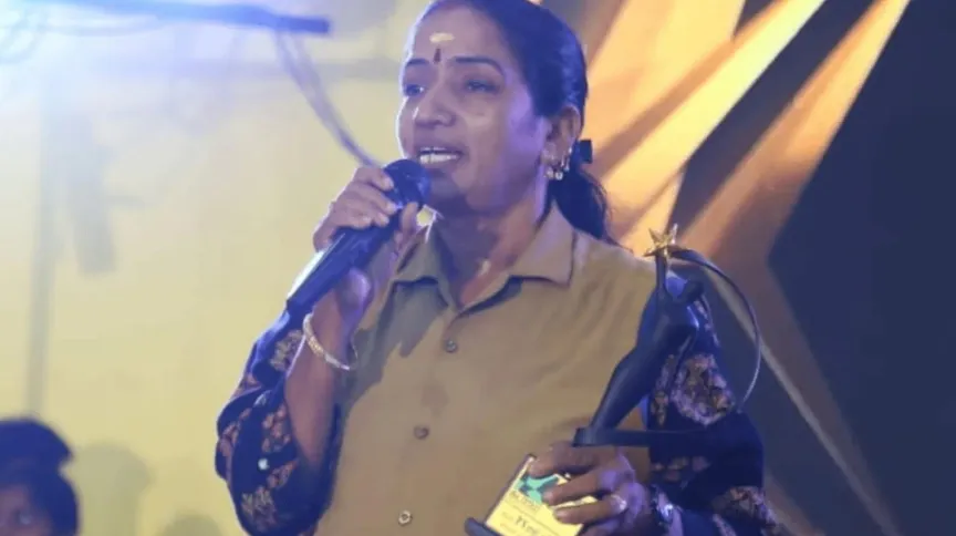 women auto driver Raji Akka award