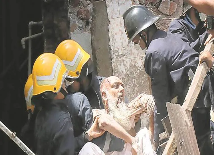 Mumbai, Bhendi Bazaar, our-storey building crumbles, Mumbai building collapse,