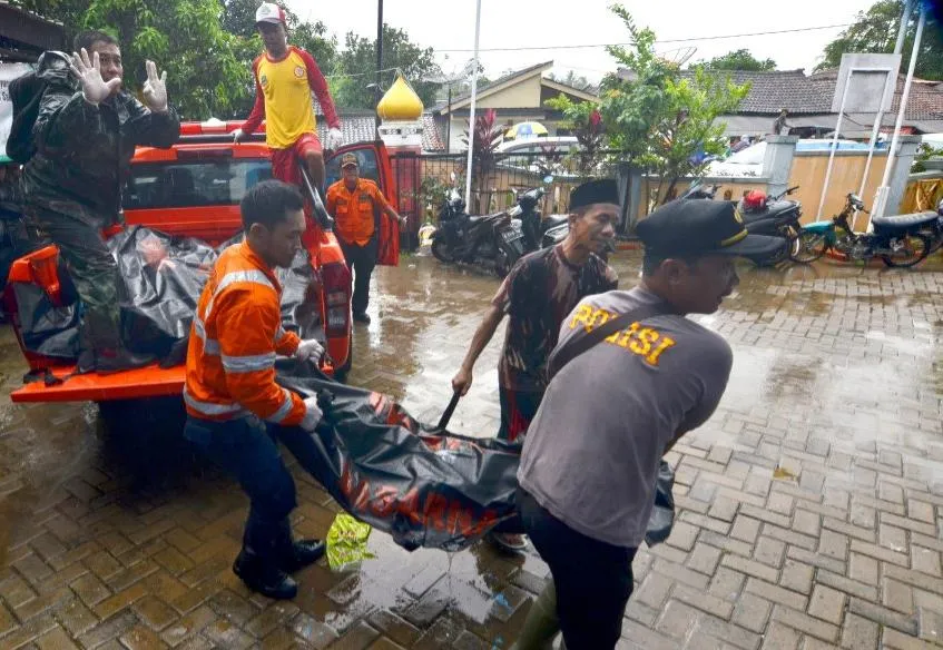 Indonesia tsunami, Tsunami in Indonesia Photos and videos, 