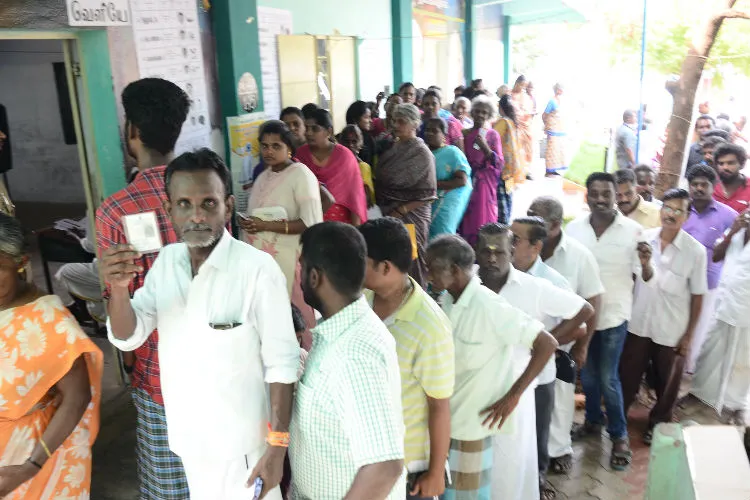 https://img-cdn.thepublive.com/filters:format(webp)/tamil-ie/media/media_files/uploads/2019/05/rowdy-1.jpg