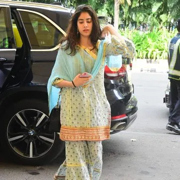 Janhvi Kapoor visits golden temple