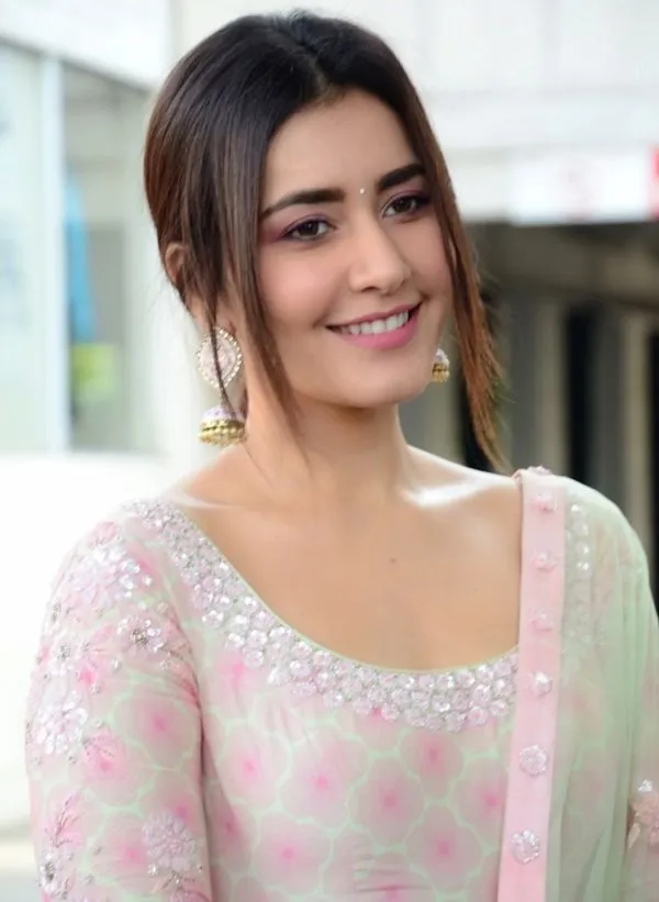 Raashi Khanna latest images