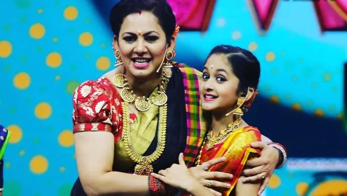 top 10 tv anchors, zee tamil archana