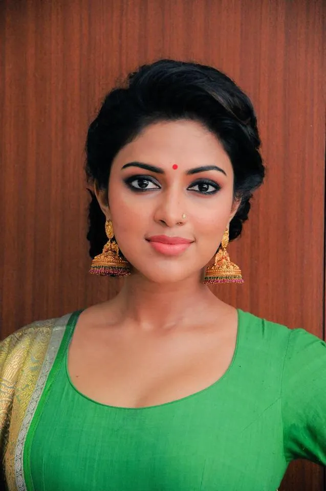 Tamil Actress with Nose Pin - amala paul