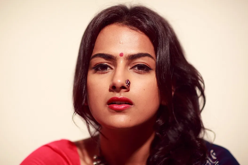 Tamil Actress with Nose Pin - shraddha srinath