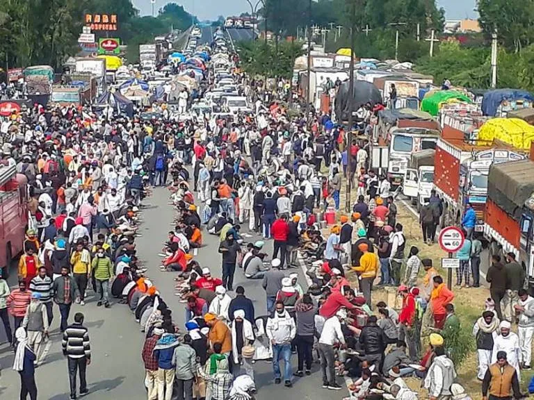 ‘Delhi Chalo’ against farm laws: Farmers cross barricades, water jets; Tomar, Rajnath offer talks