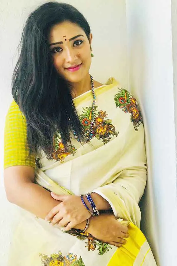 Senthoora Poove Serial Sreenithi