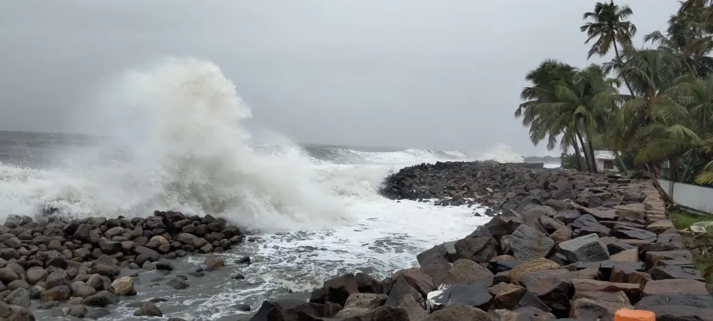 Trending Viral Photos of Sea incursion in Chellanam, Ernakulam, Kerala