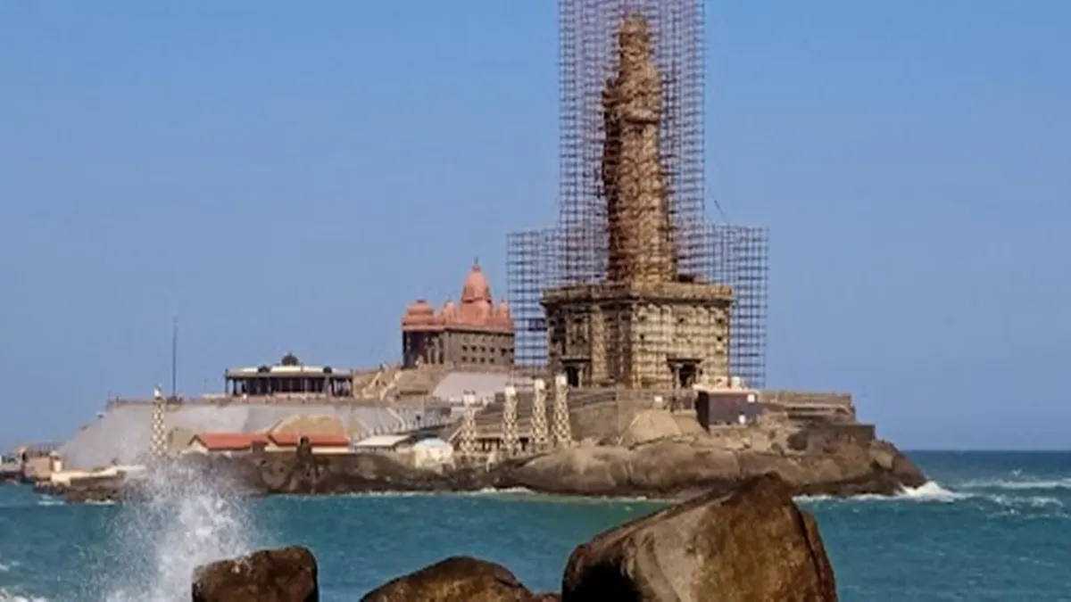 Helicopter flew near Vivekananda and Thiruvalluvar statue in Kanyakumari