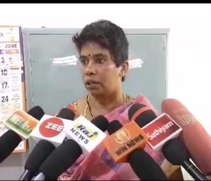 நடத்துனர் அன்னத்தாய்<br />

