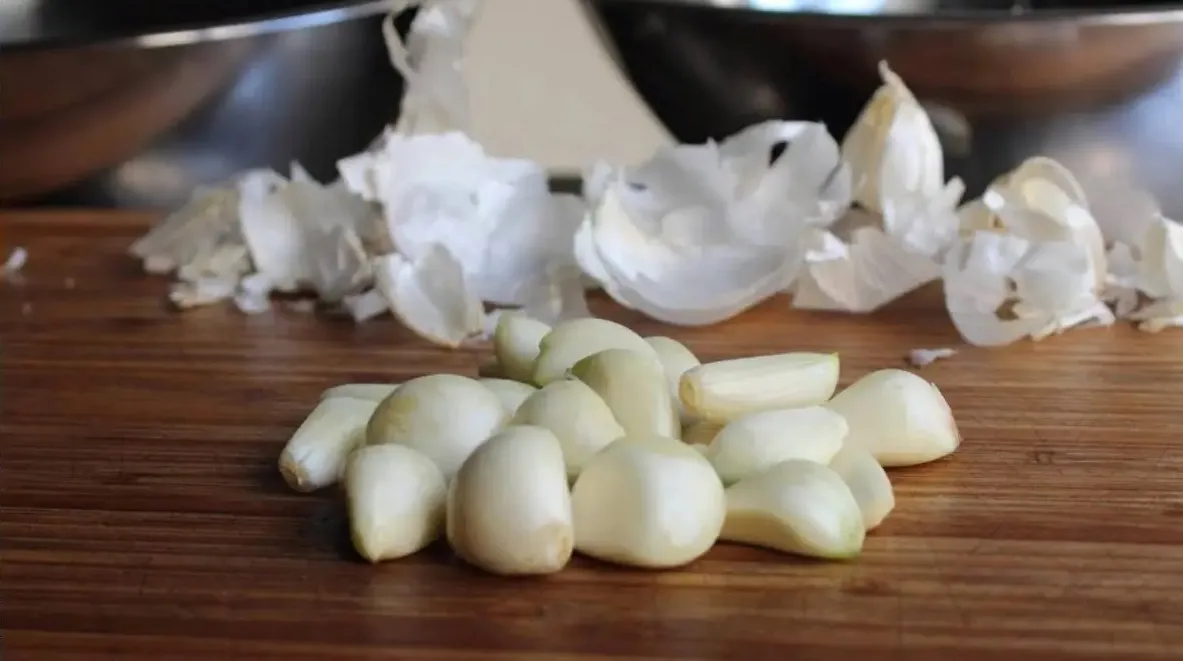 Garlic cooking hacks 