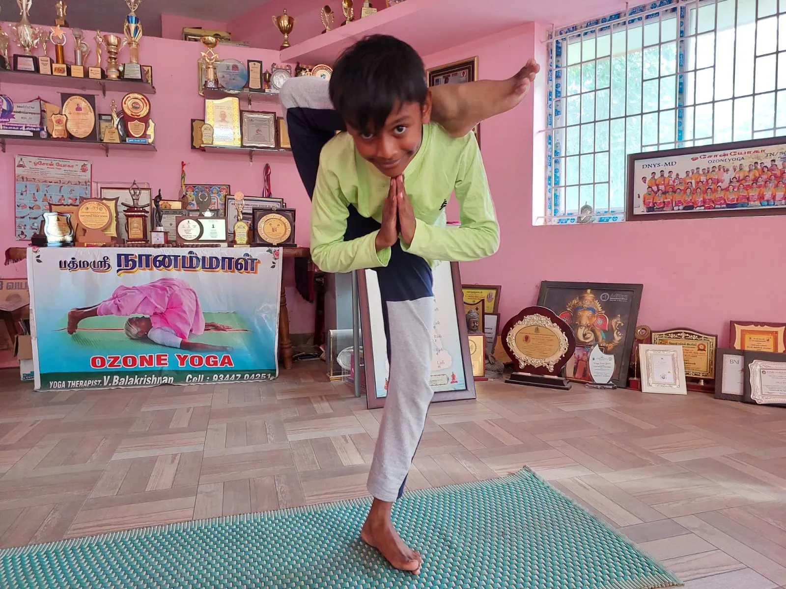 Coimbatore 11 years boy Guinness record in yoga