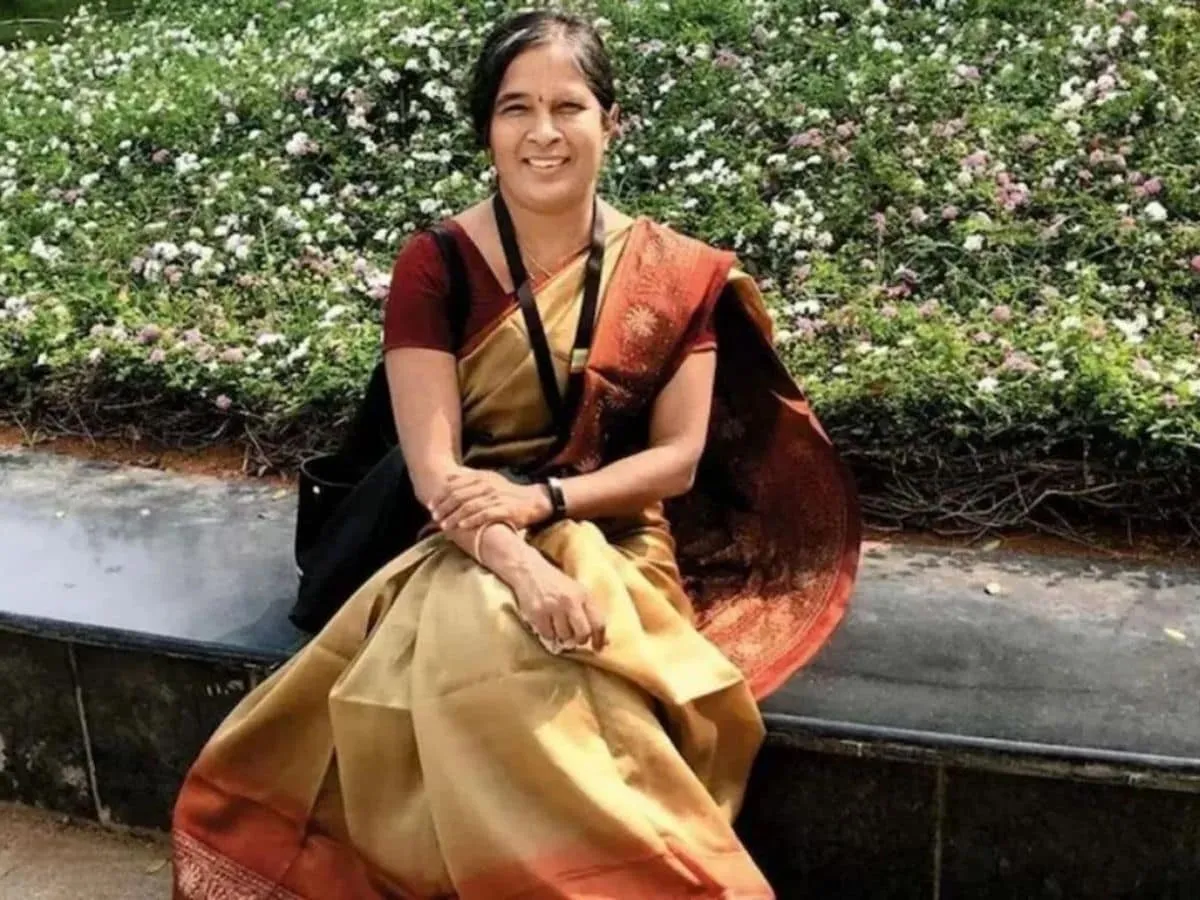 35,000 करोड़ की संपत्ति, फिर भी सादगी से भरा जीवन, भारत की अमीर महिलाओं में  से एक, कम लोग ही जानते इनका नाम - Radha vembu co founder of Zoho  Corporation india s richest self made woman know her net worth - News18  हिंदी