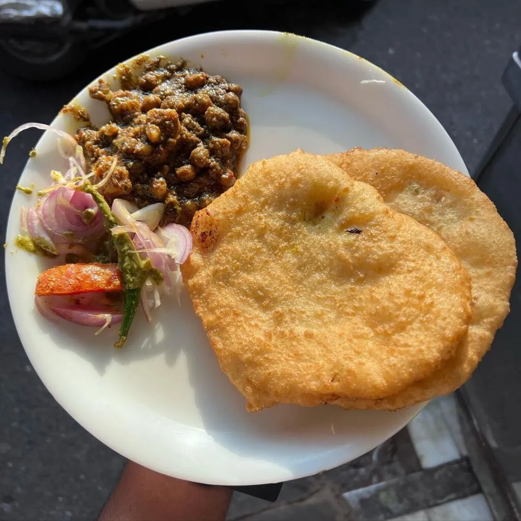 dead lizard in Chhole Bhature