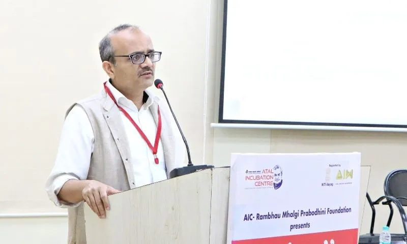 Dr. Chintan Vaishnav (Mission Director, AIM-NITI Aayog) visit to Atal Incubation Centre – Rambhau Mhalgi Prabodhini Foundation<br />
