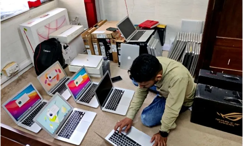 Lapshop commenced its journey in the year 2018 and witnessed immense traction in the very first month itself; it had more than 50 customers who themselves boarded the platform. The campaign was run on social media platforms, and it received traction on a month-to-month basis. Every month, the company has received 2x growth, and the user base has reached more than 1000 customers.
