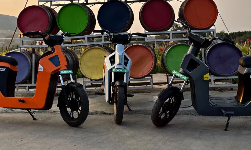 Modular Electric Vehicle (EV) company, Revamp Moto, one of India’s leading electric two-wheeler manufacturers, today announced the launch of India’s first transformable EV, RM Buddie 25. Built completely in-house from the ground up, the Buddie will be manufactured at the company’s facility in Thane and will be available at a cost starting from Rs. 66,999. The booking for this vehicle is available at Rs. 999 on www.revampmoto.in