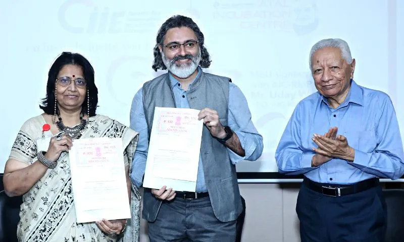 Kandivali Education Society’s Shroff College signed an MoU & organized a unique programme “आरंभ” on December 7th, 2022 at the Shroff College Auditorium, Annexe Building, Kandivali West, Mumbai. The objective of the programme was to motivate the participants to take up entrepreneurship as a Career & share the roadmap, common goal of the college & AIC-RMP with this formal association. 