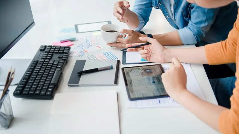 There are online chances for qualified app and web developers in India's blooming IT industry. Developers and clients are connected by freelance markets like Upwork and freelancer, as well as regional once like Truelencer and WorkNhire . 