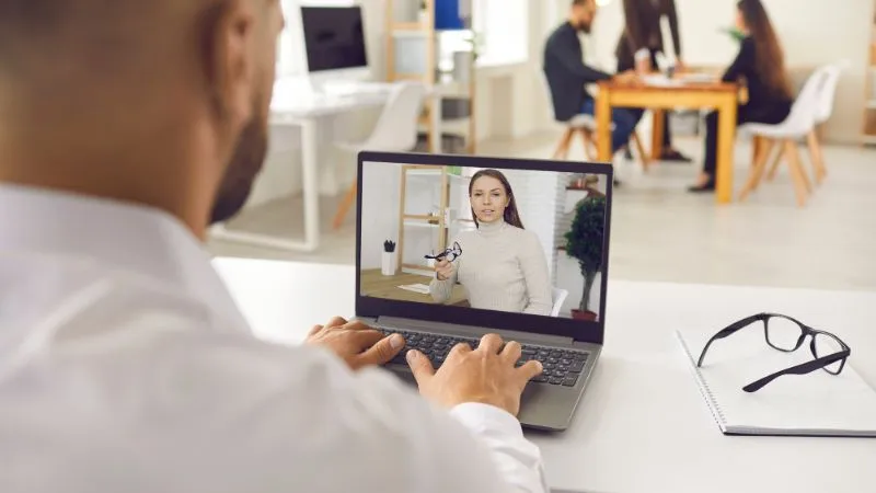 One can provide online coaching and consulting services in India if he or she have experience in a particular industry . One may build and sell courses on websites like Udemy, Teachable and LinkedIn Learning , regardless of the subject matter – business , career advice or personal development. 